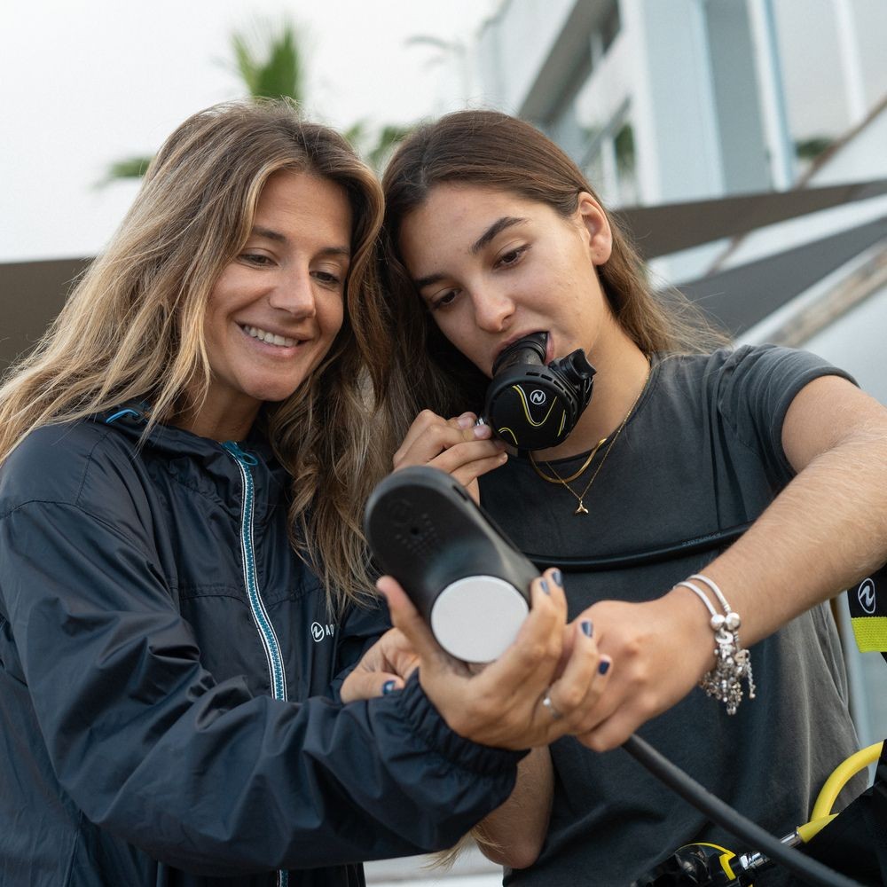 What’s in the box - CALYPSO - Dive Regulator