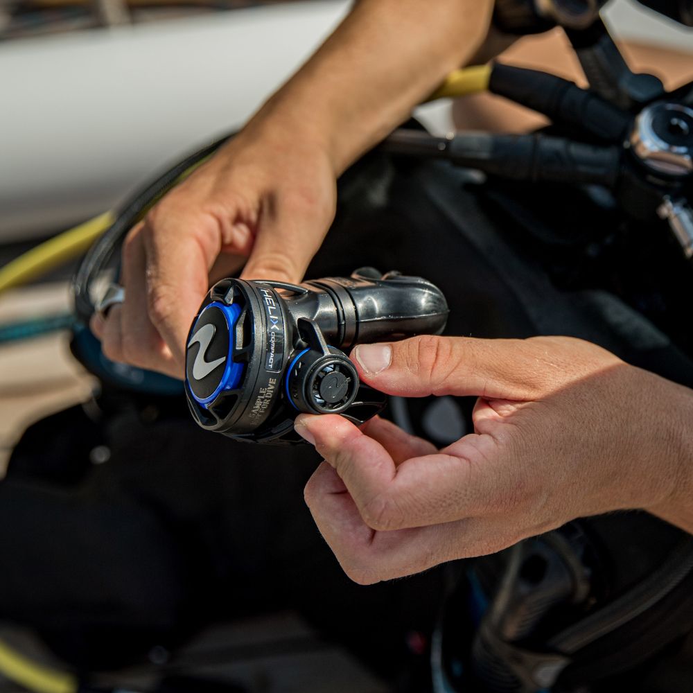 What’s in the box - COMPACT - Dive Regulator