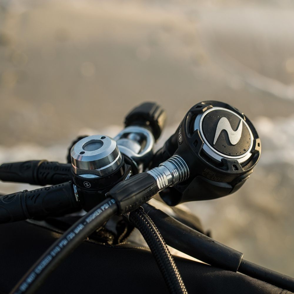 What’s in the box - PRO - Dive Regulator