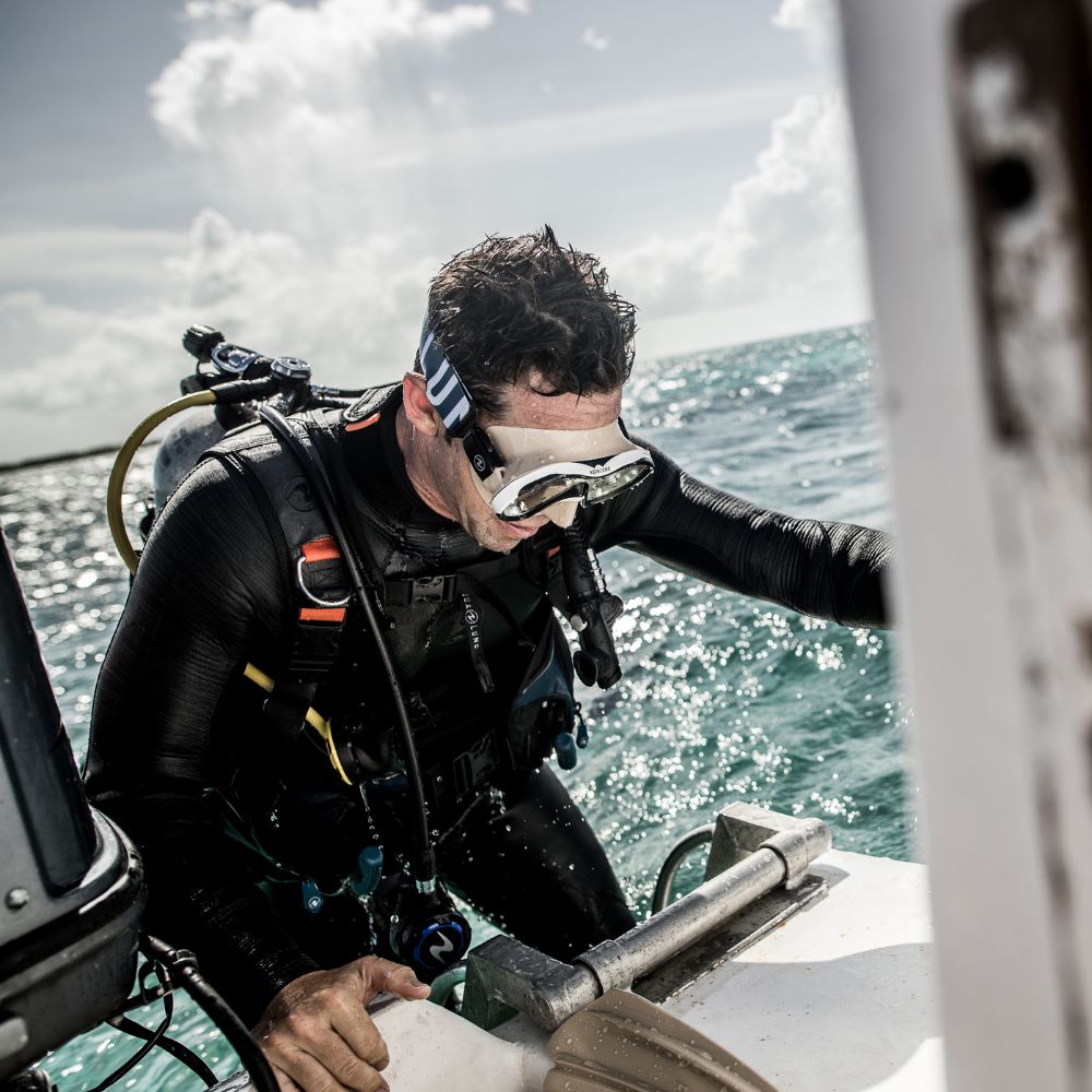 What’s in the box - REVEAL X1 - Dive Mask